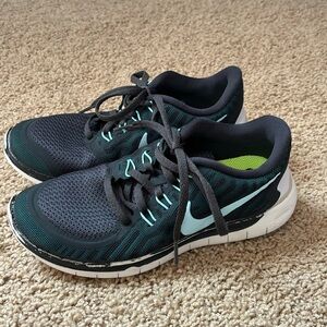 Nike shoes size 6